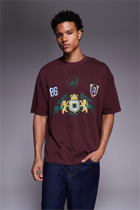 Объёмная футболка свободного кроя с изображением футбольного герба артикул 151417560