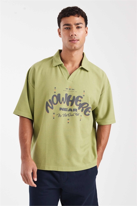 Поло свободного кроя в стиле «бокси» с крупным принтом артикул 146781921