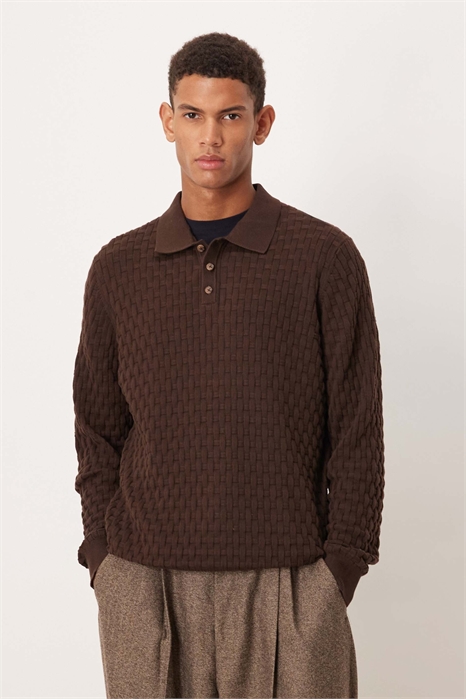 Трикотажная поло с длинными рукавами и фактурной текстурой артикул 147472675