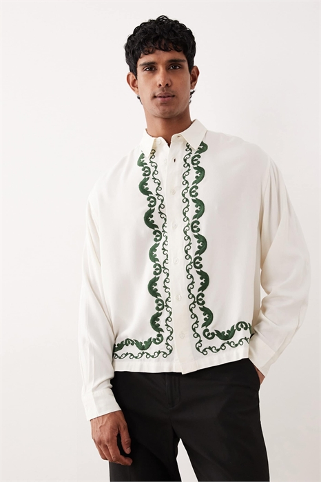 Рубашка свободного кроя с вышивкой по краю артикул 149635051