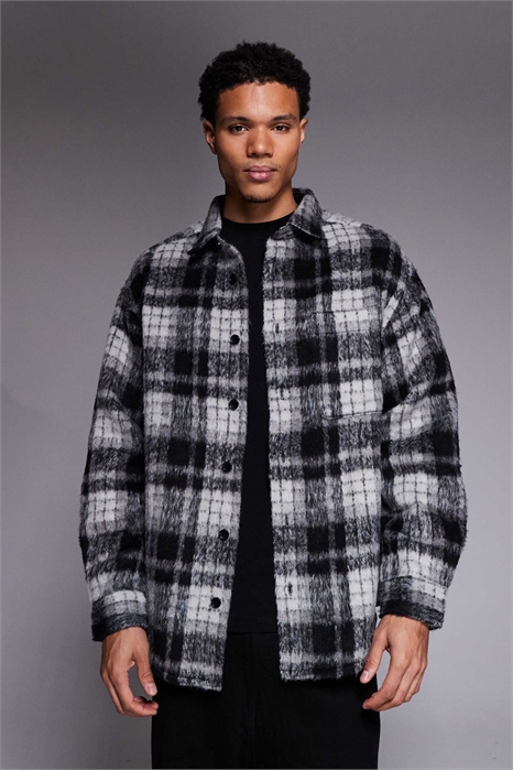 Рубашка-оверсайз из ткани с ворсовой текстурой в клетку артикул 149659082