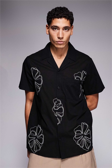 Рубашка с вышитым воротником артикул 152859312