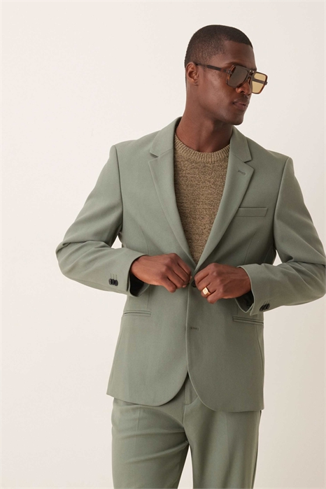 Приталенный пиджак артикул 141305342