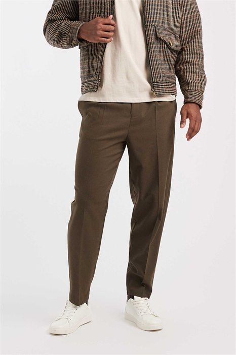 Стильные брюки с заутюженными складками, свободного кроя, сужающиеся к низу артикул 149108993