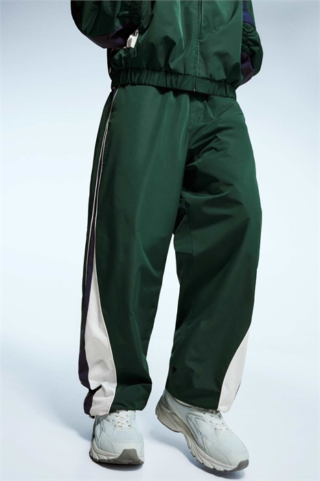 Очень широкие технические спортивные брюки артикул 154646388