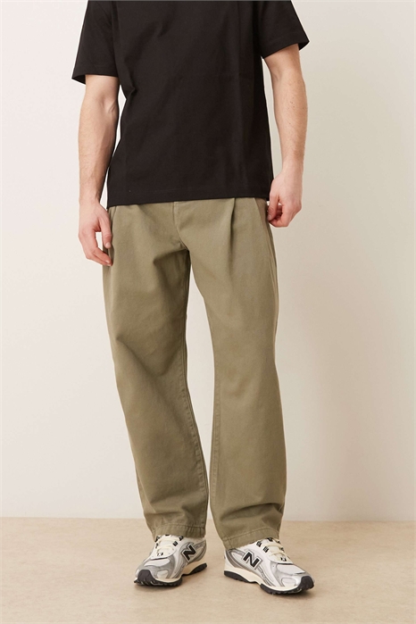 Брюки свободного кроя с зауженными штанинами артикул 155056368