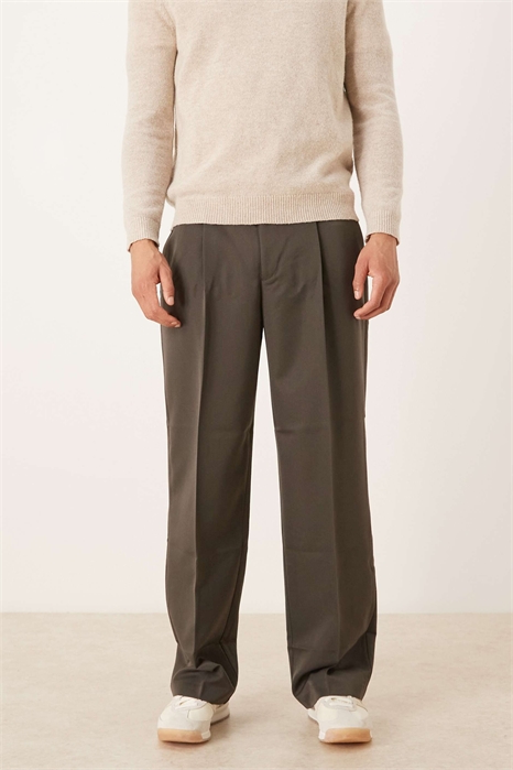 Стильные брюки с широкими брючинами и складками, с эластичным поясом артикул 150832793