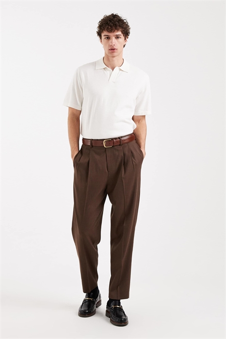 Удобные брюки премиум-класса из смешанной ткани с высоким содержанием шерсти, с зауженным кроем и складками артикул 150388714