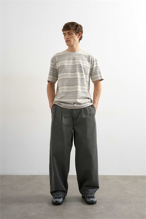 Брюки свободного кроя со складками артикул 151636964