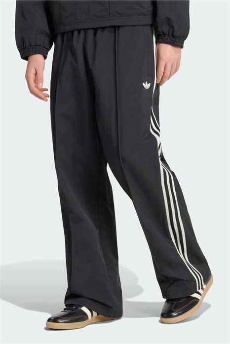 Спортивные штаны в стиле бриткор артикул 156135140