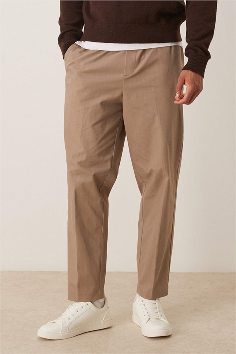 Стильные брюки свободного кроя с зауженными штанинами из ткани с высоким содержанием хлопка артикул 151864388