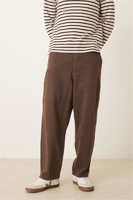 Брюки свободного кроя с зауженными штанинами артикул 148699160