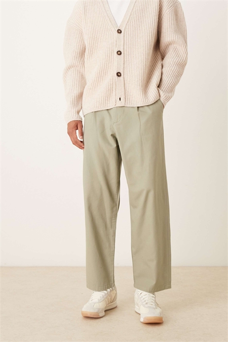 Брюки свободного кроя с зауженными штанинами артикул 150781799