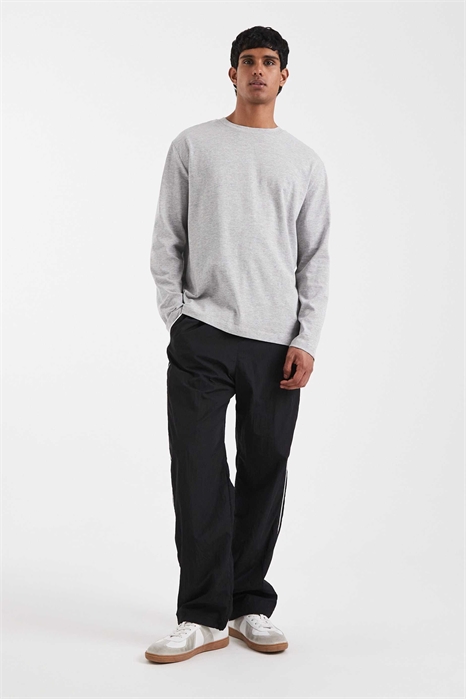 Широкие спортивные штаны с декоративными швами артикул 153666033