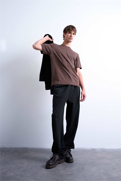 Джоггеры с прямыми брючинами и перекрещивающимися швами артикул 147473822