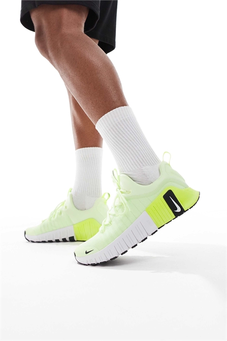 Бесплатные кроссовки Metcon 6 артикул 142400993