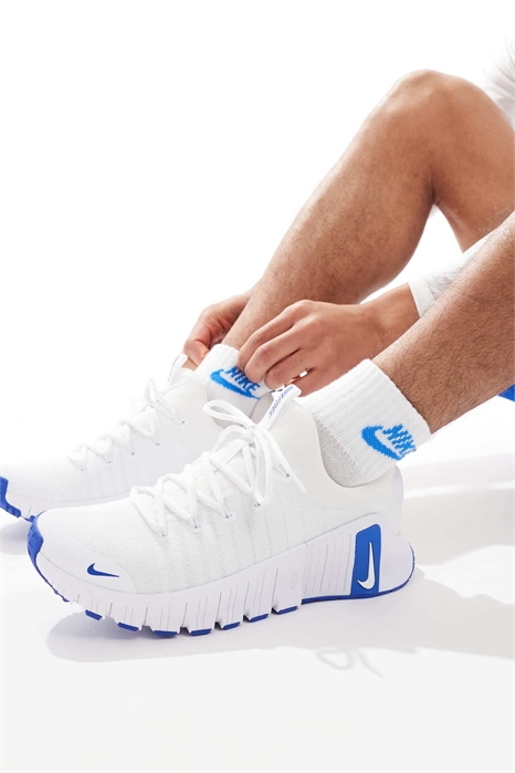 Бесплатные кроссовки Metcon 6 артикул 137293485