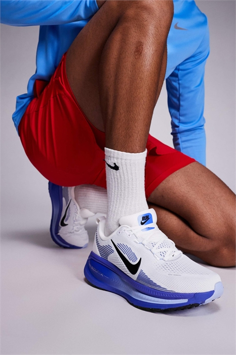 Кроссовки Vomero 18 артикул 142681770