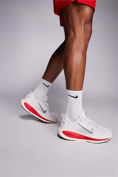 Кроссовки Vomero 18 артикул 142681766