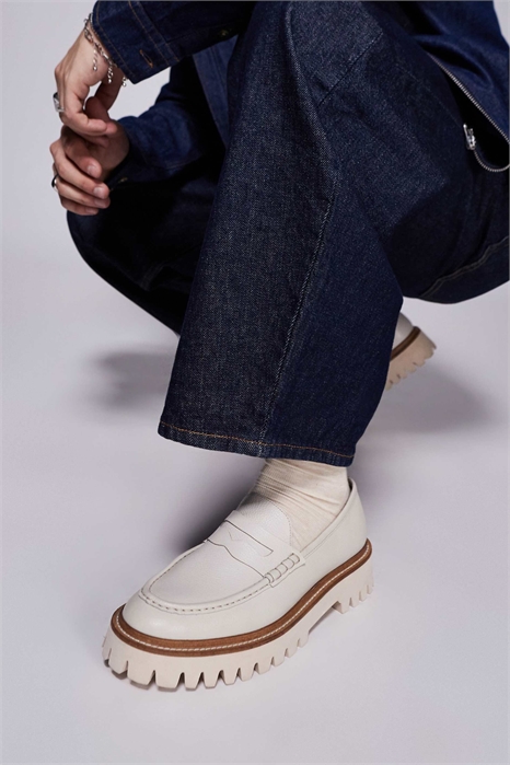 Лоферы с седловидной перемычкой артикул 138683318