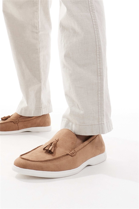 Лоферы Berwin с кисточками и контрастной подошвой артикул 140625610