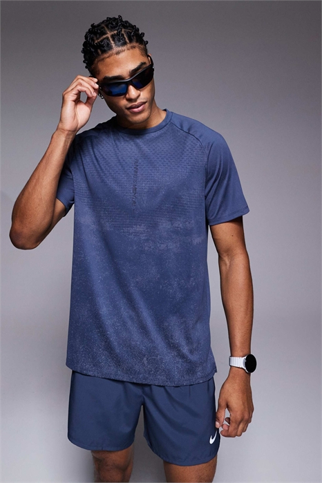 Футболка Stride Dri-FIT артикул 147141065