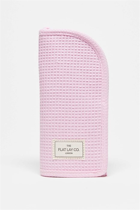 Эксклюзивный вертикальный чехол для косметических кистей от The Flat Lay Co. и ASOS — розовый с узором «вафелька» артикул 147904240
