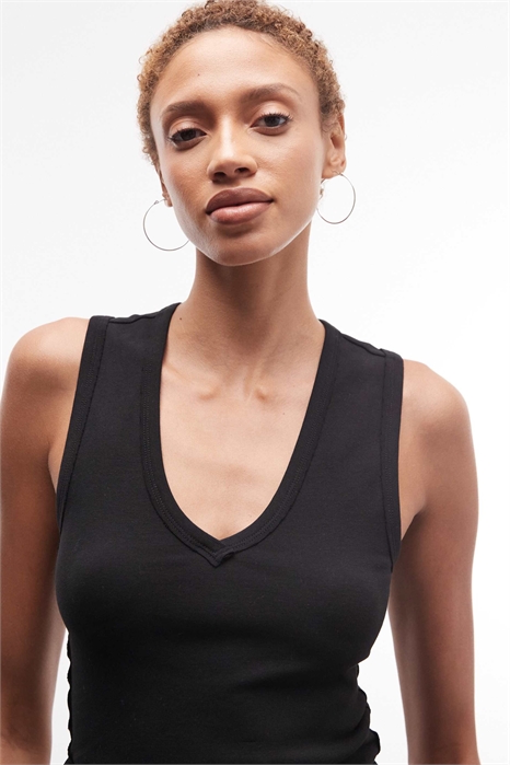 Жилет с V-образным вырезом, открытыми швами и ребристой отделкой артикул 155423853