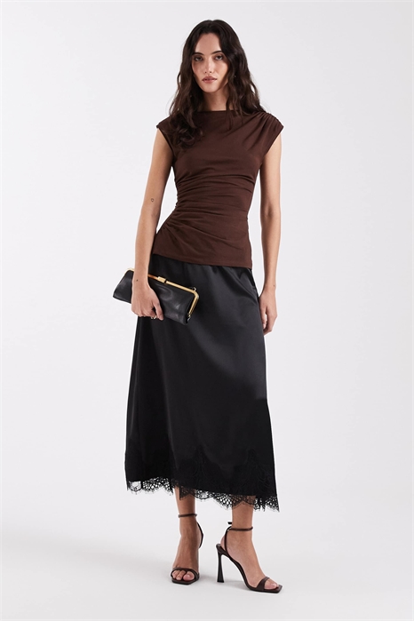 Атласная юбка средней длины с кружевной отделкой артикул 154868109