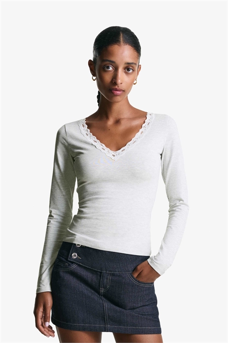Футболка с длинным рукавом и кружевом артикул 151736730