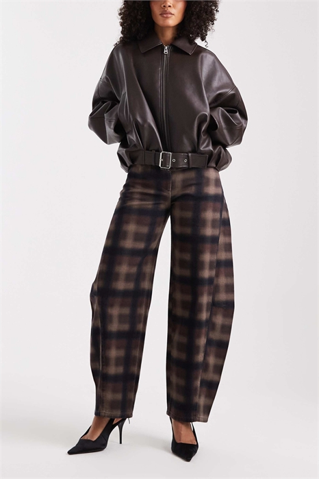 Джинсы с расклешенными штанинами артикул 153409637