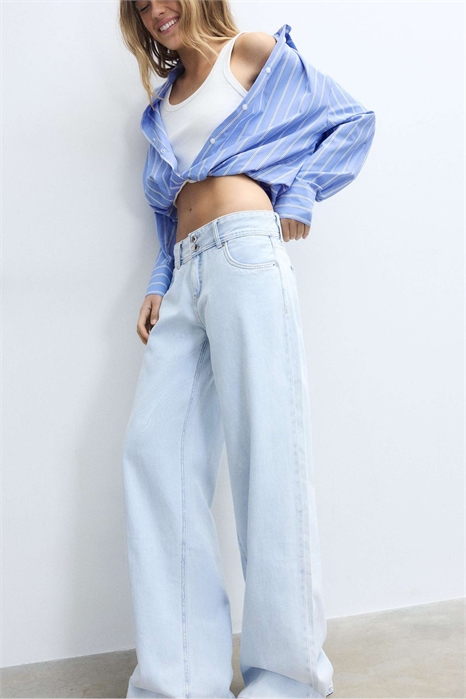 Джинсы с низкой посадкой и двумя пуговицами артикул 156088869