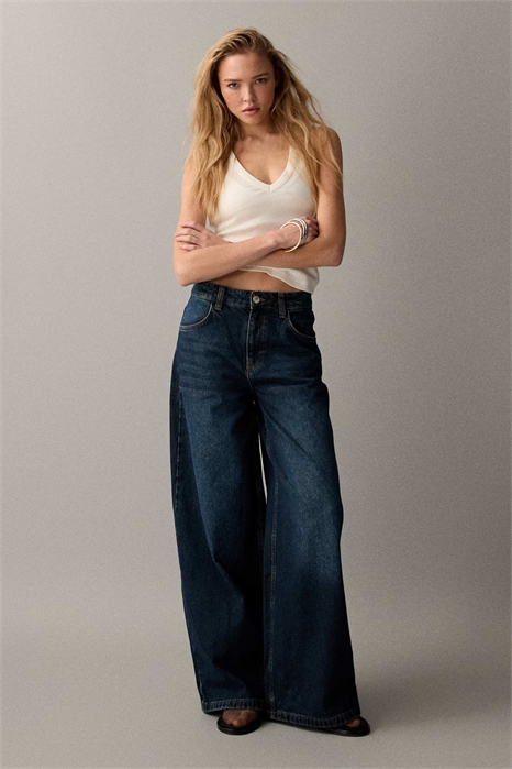 Джинсы-бойфренды свободного кроя артикул 150934234