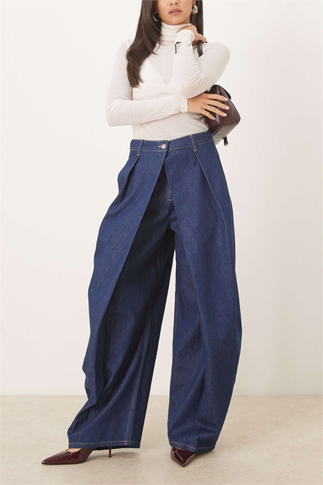 Джинсы с экстремальными складками артикул 153286509