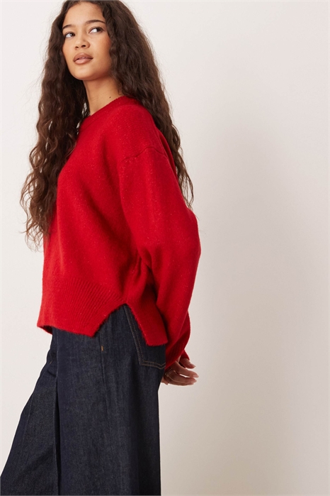 Свободный свитер с круглым вырезом и разрезами по бокам артикул 153593791