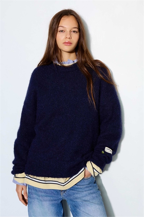 Простой свитер с круглым вырезом артикул 155320312