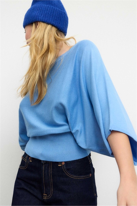 Свяжите свитер с рукавами «летучая мышь» артикул 155957686