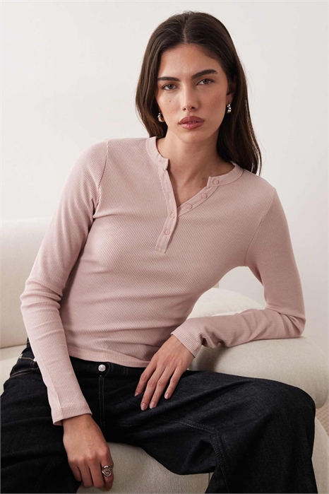 Футболка-хенли с длинным рукавом из сжатого вафельного материала артикул 150703013