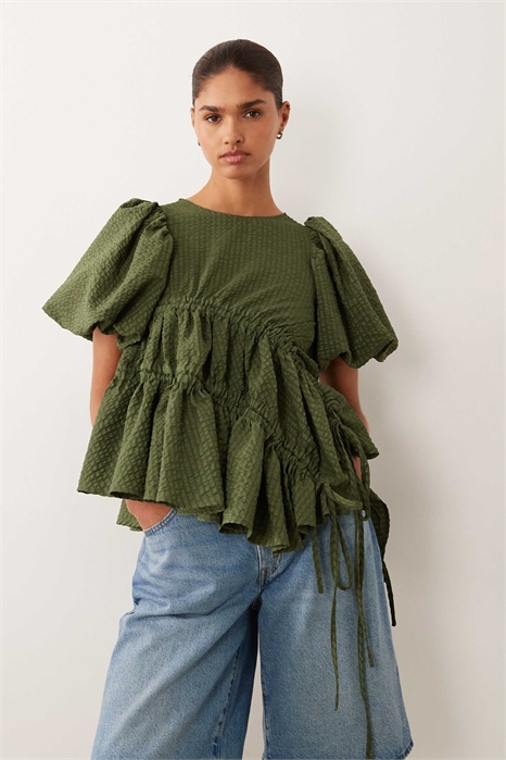 Воздушный топ с асимметричным подолом и рюшами co-ord артикул 155593902