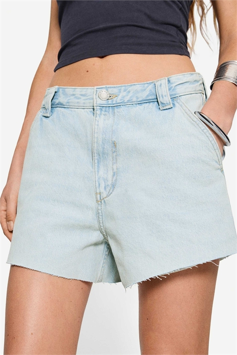 Джинсовые шорты-бермуды в стиле скейтер артикул 149240831