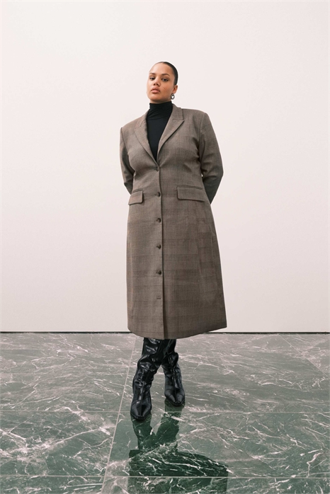 Блейзер удлиненного кроя с закругленными линиями артикул 148783358