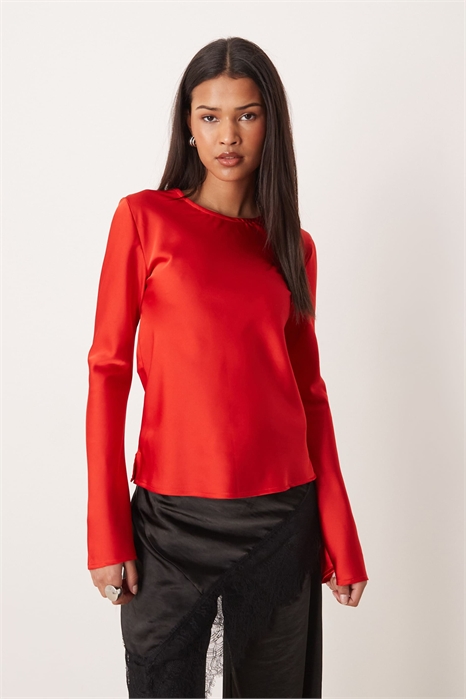 Топ из атласа с открытой спиной и завязками на шее артикул 154837283