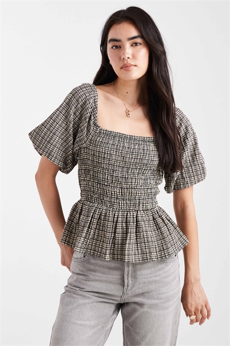 Посмотрите на топ с рюшами в стиле «молочница» артикул 147765959