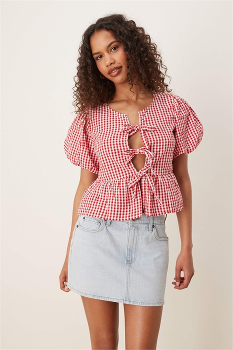 Блузка с короткими рукавами и бантиком артикул 143378523