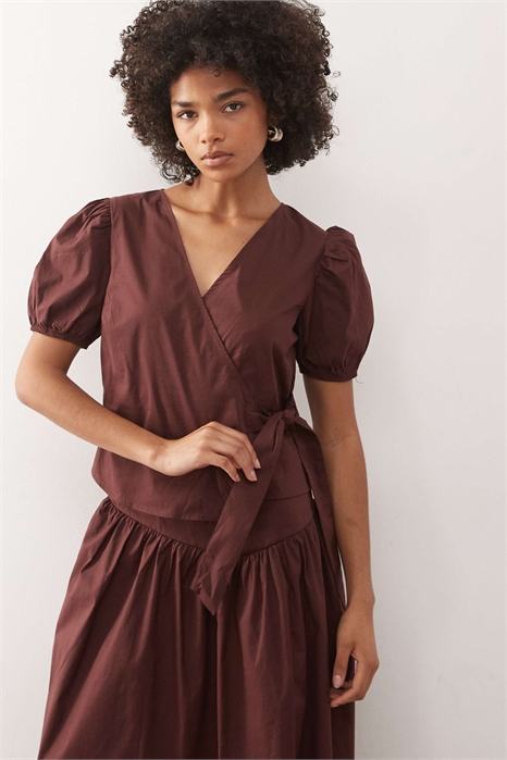 Блузка с запахом и буфетными рукавами артикул 150078089