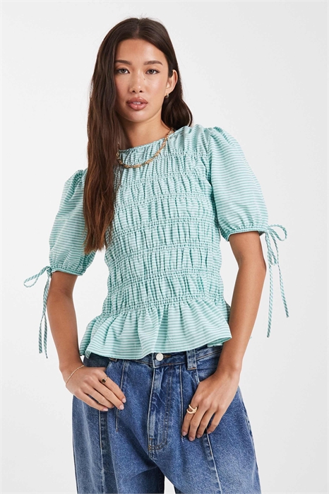 Топ с буффами и сборками артикул 147796124