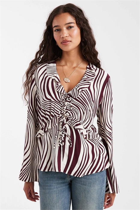 Блузка с воланами на воротнике артикул 150504497