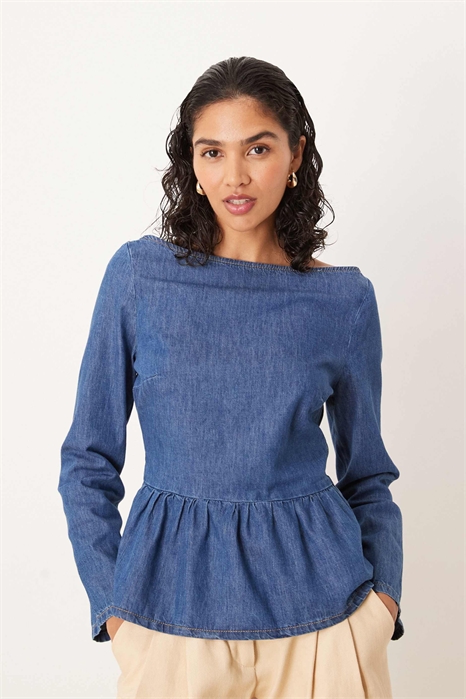 Джинсовая блузка с длинными рукавами и баской артикул 150227087