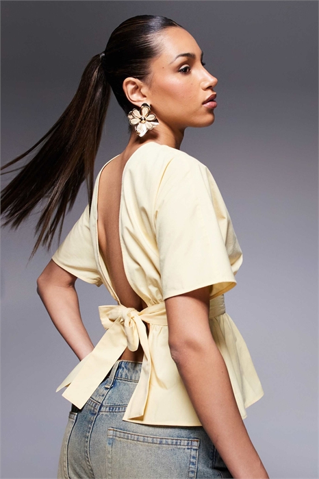 Блузка с завязкой на талии и открытой спиной артикул 146792085