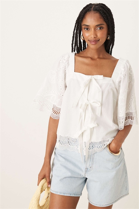 Блузка с квадратным вырезом и завязками спереди, украшенная вязаной крючком отделкой артикул 146790680